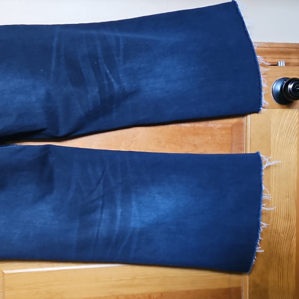 Kut from the Kloth Meg Fab Ab Wide Leg High-Rise Crop Jeans - Picture 8 of 13